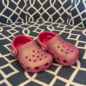 CROCS Pink Glitter Clogs - little kids